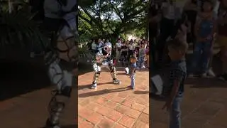 Robot dancer y Niño 🤖🦾 