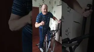 Занятия на спортивном тренажёре.