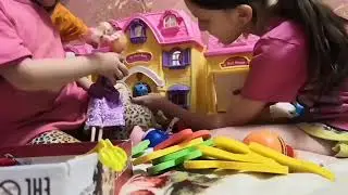 Алиса, Соня и Диана играют перед сном
