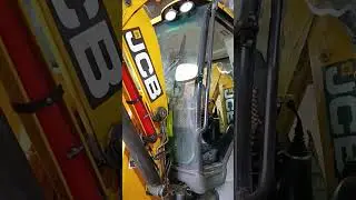 замена лобового стекла JCB