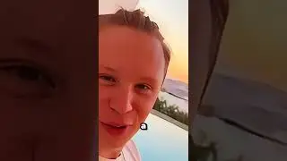 Morgenshtern слушает трек Наташа