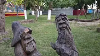 Детская площадка с резными фигурами