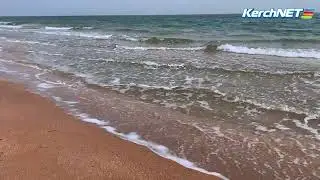 Первое тепло на городском пляже Керчи