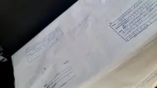 Распаковка посылки с подарками.