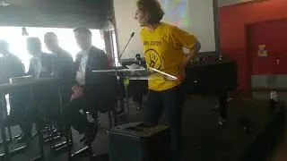 Nicolas Florian interpellé par des jeunes militants écologistes