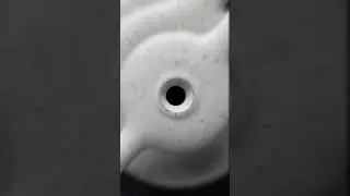Infinite travel inside an automatic watch 