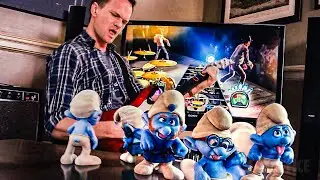 Neil Patrick Harris juega Guitar Hero con Los Pitufos