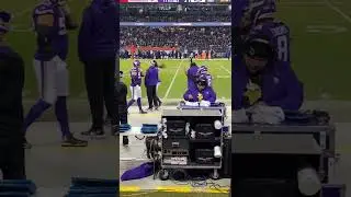 Kirk warming up the ole pitching arm on MNF at Soldier Field in Chicago against the Bears 12-20-21