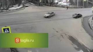Не пропустил совершая поворот