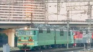 "Два брата" Электровозы ВЛ80С 2205 и ВЛ80С 2284Б/2274 следуют резервом.