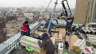 Установка крана Пионер 1500 на крыше высотного здания