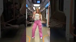 Танец В МЕТРО под песню Хаги Ваги!