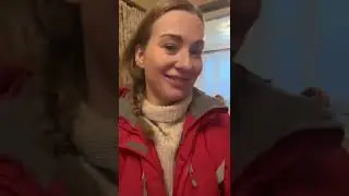Разговариваем с мамой. Ем клубнику.