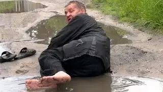 Пьяный мужик на улице Запорожье