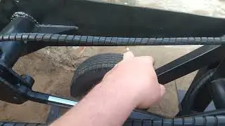 Фронтальный погрузчик с приводом на заднюю ось.