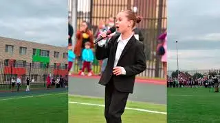 Загребина Аделия (7 лет) поёт на линейке в школе. 1 класс. Ах, школа, школа...