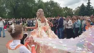 Открытие III Фестиваля роз в Аткарске. Появление Королевы.