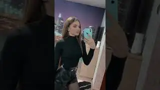 Her leather shorts and pantyhose..😻