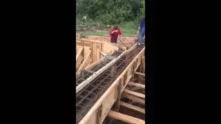 Заливка чаши бассейна бетононасосм