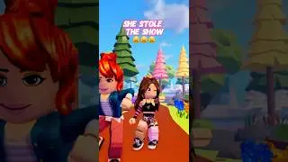 SHE STOLE THE SHOW 😩😆👀 #roblox #robloxshorts #viral