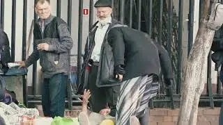 Edward Bil наказал за слова.