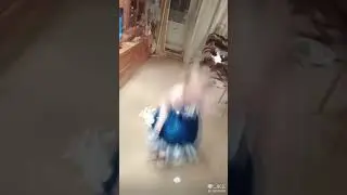Моя плимяница, мой плимяник и я, танцуем.