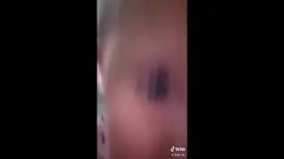 Малышка качает головой под музыку мем юмор тикток прикол