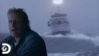 Fuerte ola golpea al Northwestern inesperadamente | Pesca Mortal | Discovery Latinoamérica