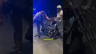Полицейский не смог завести мотоцикл