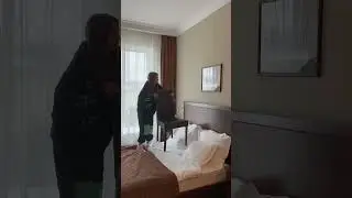 Как сделать так, чтобы телефон не упал на лицо?