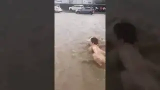 Moscow floods: schoolboy enjoys swim in Yugo-Zapadnaya streets