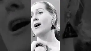 Капиталина Лазаренко-Костер на снегу