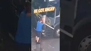 He couldn't get out and got very angry 🫢 