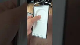 Чехол спрятан в коробке iPhone