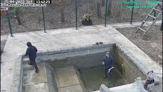15.04.2023        Работающий папа и наблюдающий Мансур/Working dad and watching Mansour