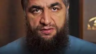 За столом пьют спиртное. Шейх Абдуллах Костекский