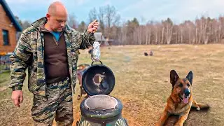 RURAL LIFE in the forest without neighbors. HAPPY ANIMALS, planting a garden, a hen in the tandoor.�