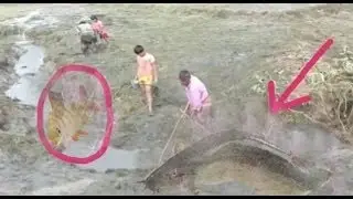 Supper Village traditional fishing  people catching fishing in the river★ using by net or hand