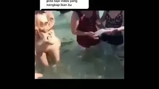 Cewek Cari ikan Sampai keliatan Itu Nya 😁 