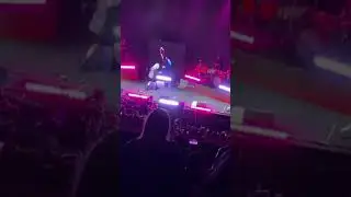 Avientan bolillo a Bruses en CDMX xD 