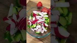 Самый простой и вкусный овощной салат! #shorts #салат #салатнаужин #овощнойсалат
