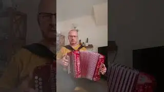 Neišeik, neišeik tu iš sodžiaus Armonika.