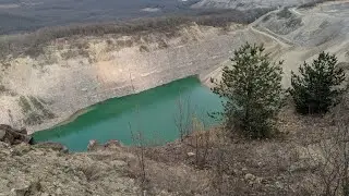 Озеро карьера Медведь горы 24 марта 2020 г.