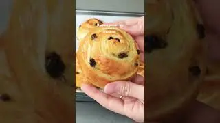 Milk buns with raisins and sugar! Simple puff pastry dough.
