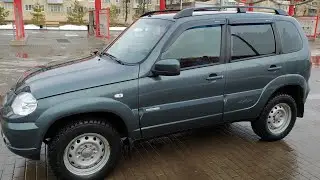 Шевроле Нива, едем по бездорожью в деревне. Какая дорога такой и автомобиль.