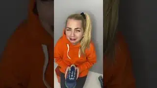 Как выбирают обувь в семье.
