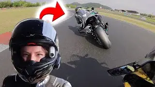 Wenn dich deine Freundin auf der Rennstrecke überrascht!