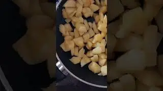 Выпекаем медовый рулет вместе с начинкой