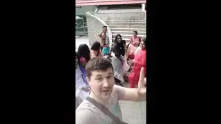 Девушки в Бангладеш возле Грин Сити.