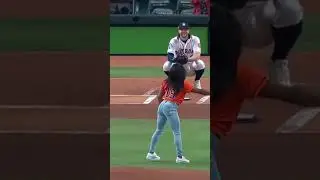 No one could throw out the first pitch like Simone Biles 👏🥇 